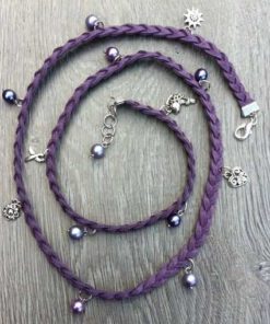 Faux suede armband Joanna met glasparels paars