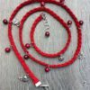 Faux suede armband Joanna met glasparels rood