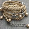 Faux suede armband Joanna met glasparels beige