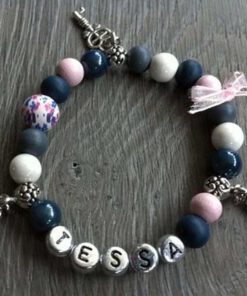 Kinder armband Tessy met naam blauw wit roze