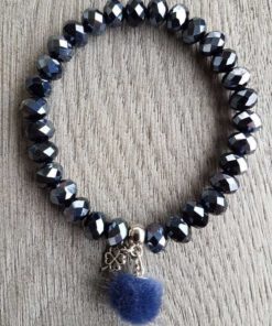 Armband Yara van blauw facet glaskralen en blauw pompon