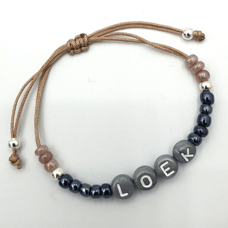 Betrouwbaar jukbeen actie Ibiza armband naam beige, stoere armband met naam .