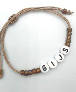 Stel zelf samen ibiza armband beige witte letters