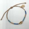 Ibiza armband met goudkleurig schelpje en bloembedel