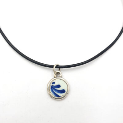 DBL002 Leren ketting met unieke Delfts blauwe vintage keramieken hanger