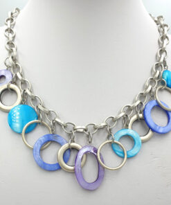 Unieke schelpenketting in blauw lavendel