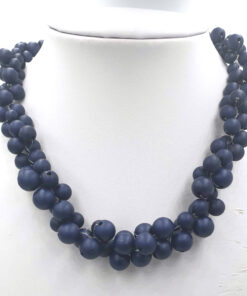 Unieke ketting van donker blauwe matte kralen