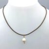 Taupe leren ketting Monica met zoetwaterparel